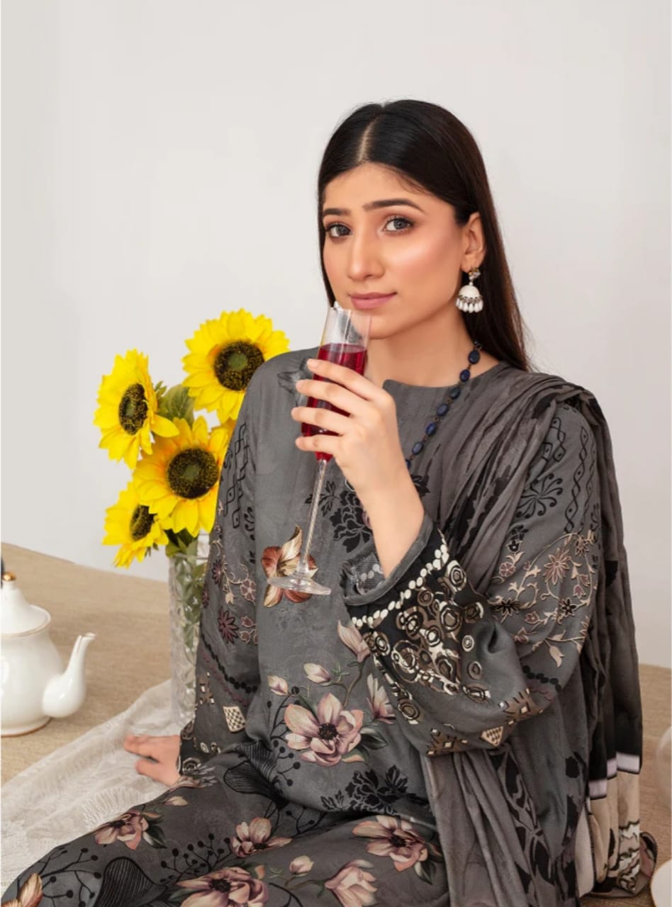 Elegant Embroidered Lawn Suit – Grey with Floral
