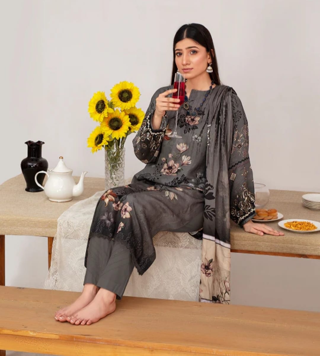 Elegant Embroidered Lawn Suit – Grey with Floral